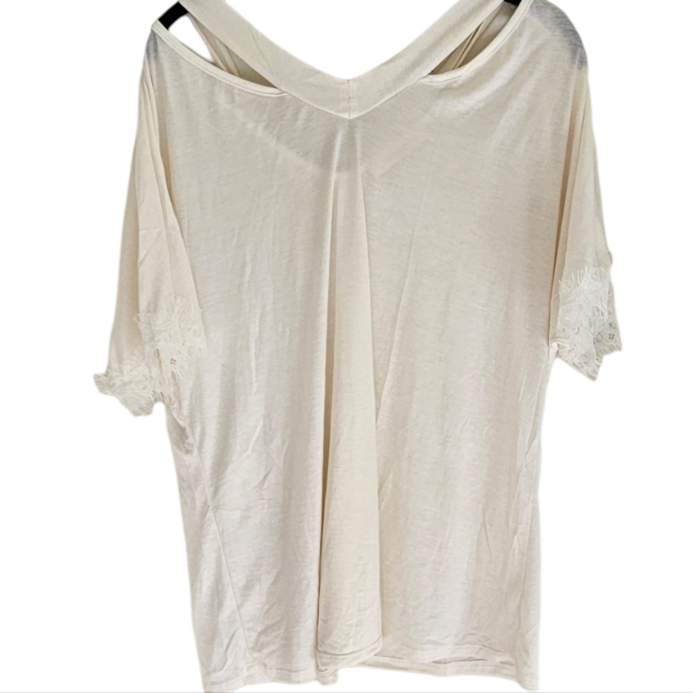 NWOT Eldridge Cream V-Neck Top with Lace Trim Sleeves & Tie Back – Size M